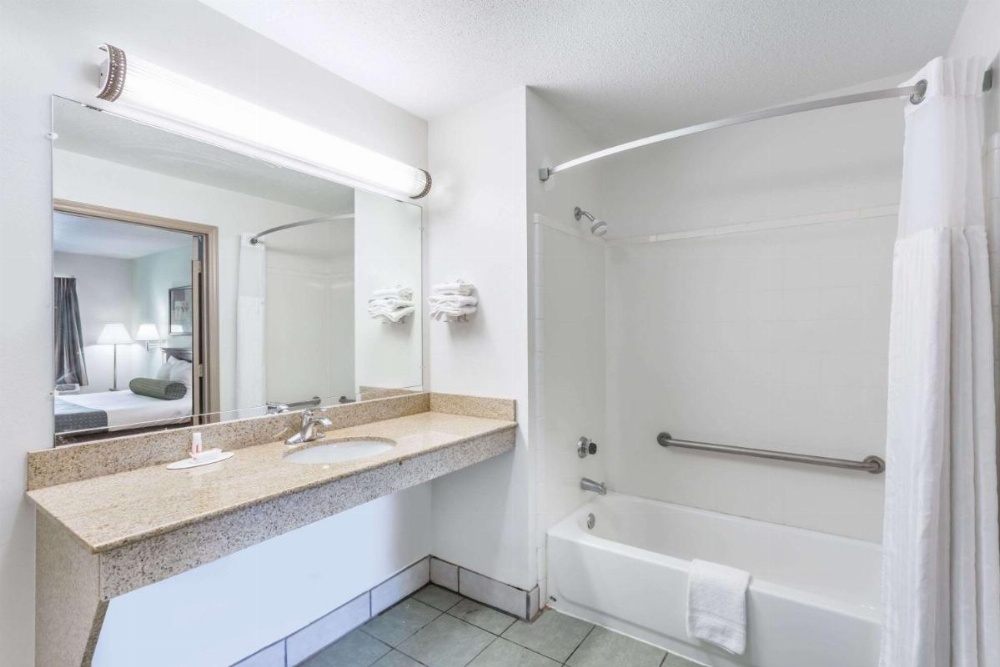 Days Inn by Wyndham Raleigh Glenwood-Crabtree Image 30
