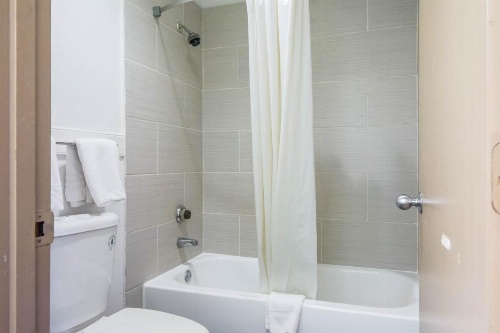 Days Inn by Wyndham Raleigh Glenwood-Crabtree image 34