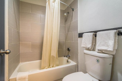 Days Inn by Wyndham Raleigh Glenwood-Crabtree image 35