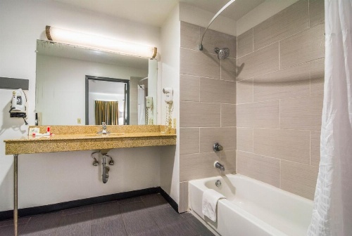 Days Inn by Wyndham Raleigh Glenwood-Crabtree image 36