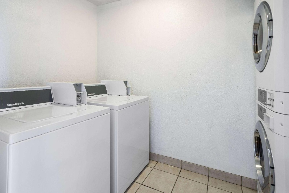 Days Inn by Wyndham Raleigh Glenwood-Crabtree