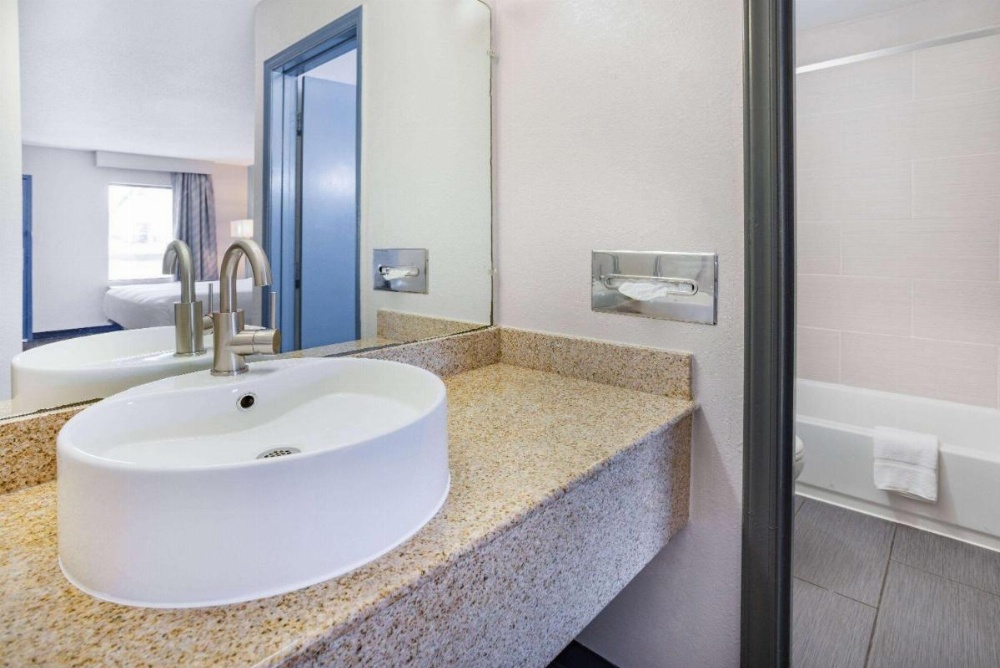 Days Inn by Wyndham Raleigh Glenwood-Crabtree Image 7